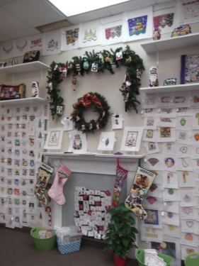 718 Christmas Wall